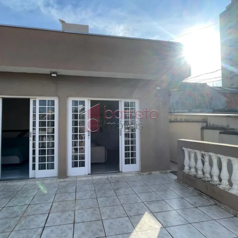 CASA COM EDÍCULA À VENDA NO BAIRRO ANHANGABAÚ EM JUNDIAÍ/SP