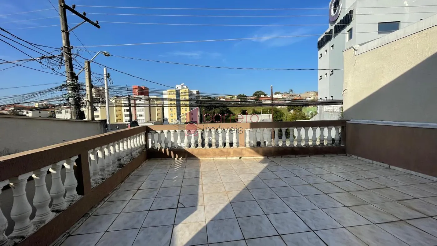 CASA COM EDÍCULA À VENDA NO BAIRRO ANHANGABAÚ EM JUNDIAÍ/SP
