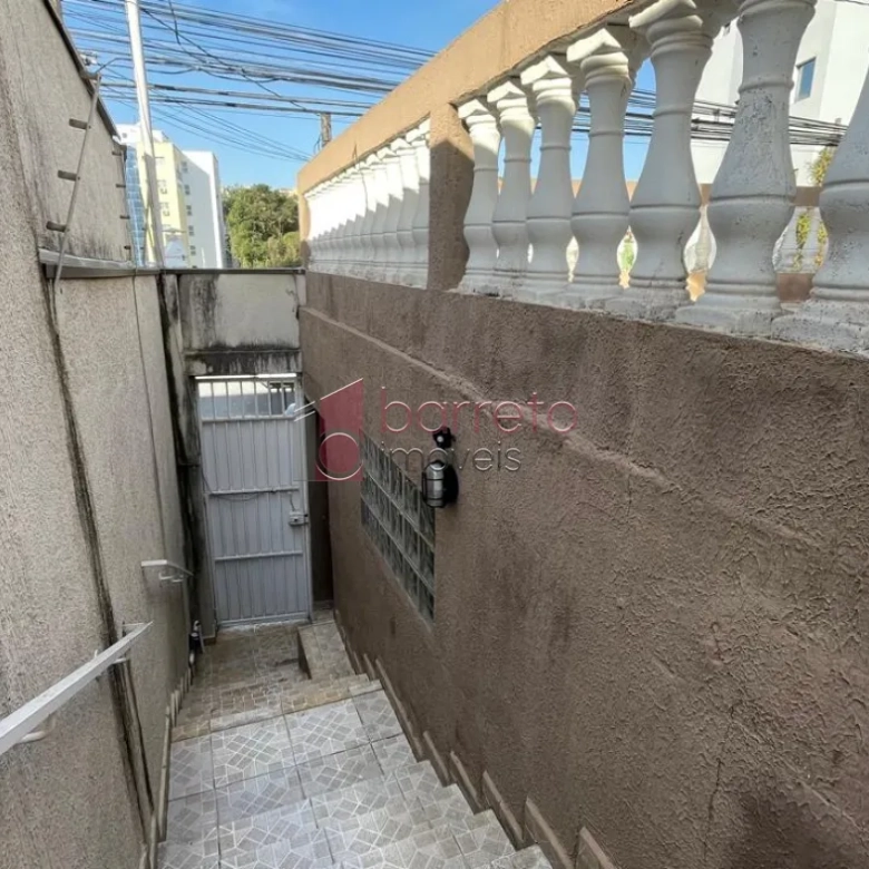 CASA COM EDÍCULA À VENDA NO BAIRRO ANHANGABAÚ EM JUNDIAÍ/SP