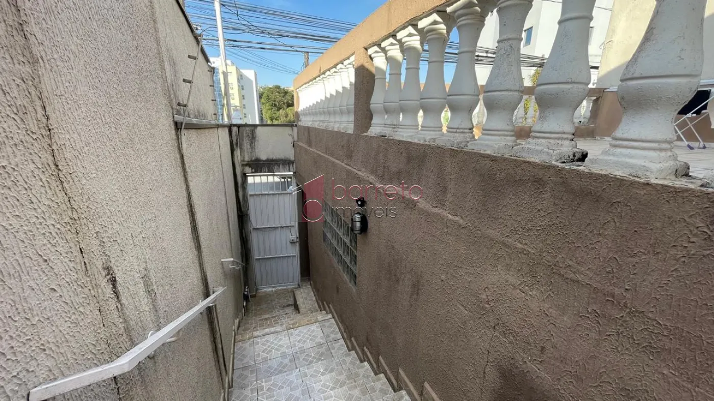 CASA COM EDÍCULA À VENDA NO BAIRRO ANHANGABAÚ EM JUNDIAÍ/SP