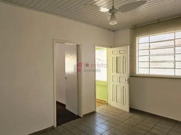 CASA À VENDA PARA USO RESIDENCIAL OU COMERCIAL NO BAIRRO ANHANGABAÚ – JUNDIAÍ/SP