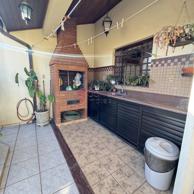 CASA À VENDA – 03 QUARTOS COM EDÍCULA – VILA CAMPOS SALES – JUNDIAÍ/SP