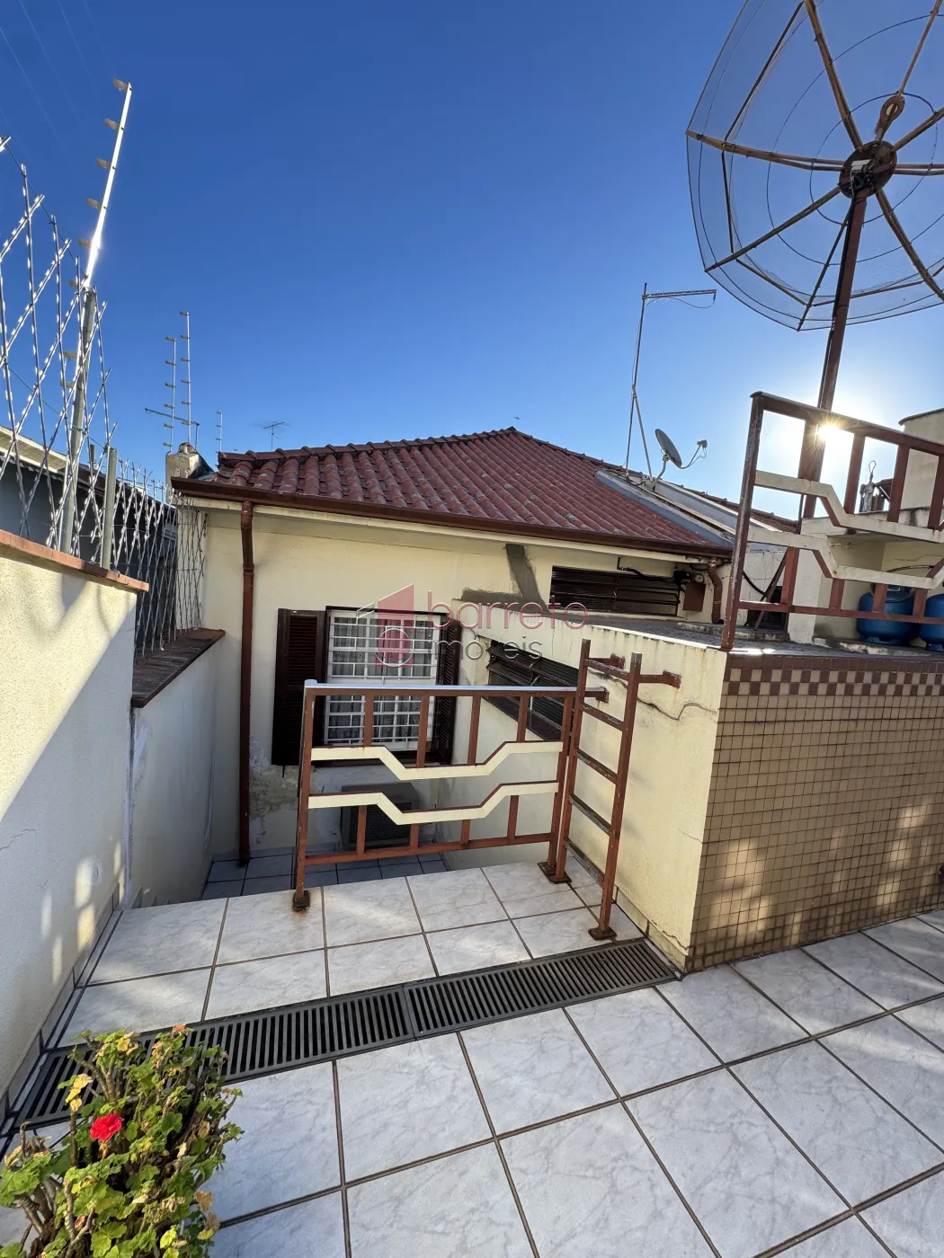 CASA À VENDA – 03 QUARTOS COM EDÍCULA – VILA CAMPOS SALES – JUNDIAÍ/SP