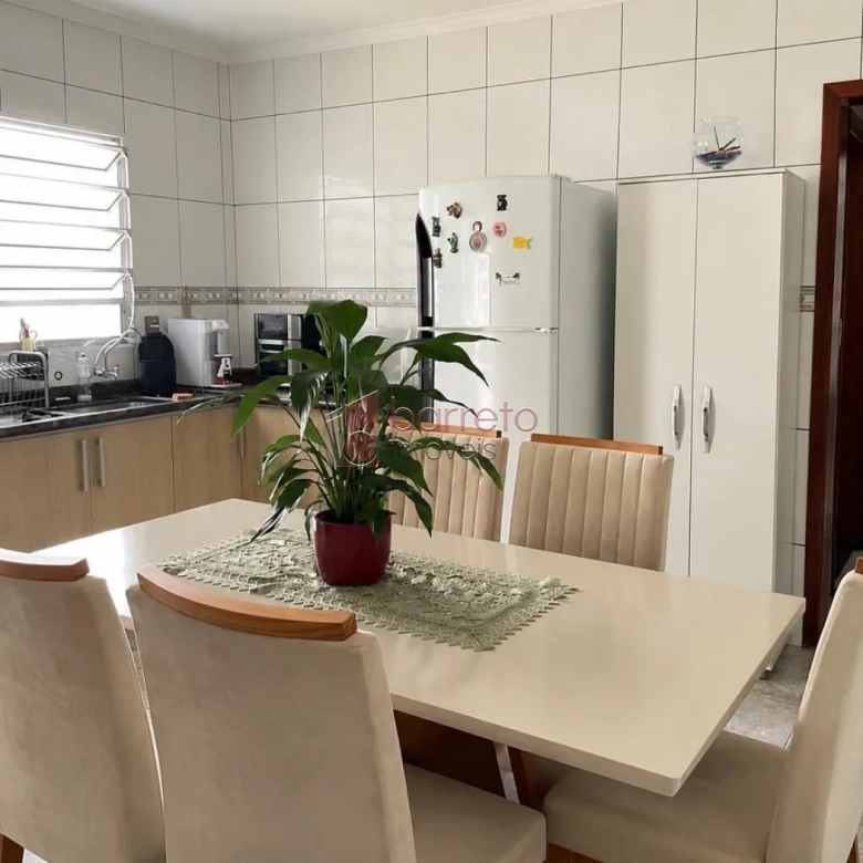 CASA COM EDÍCULA Á VENDA NA VILLA PROGRESSO EM JUNDIAÍ/SP