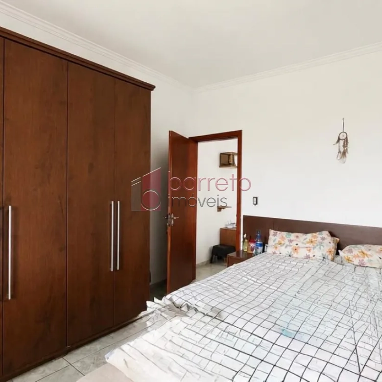 CASA COM EDÍCULA Á VENDA NA VILLA PROGRESSO EM JUNDIAÍ/SP