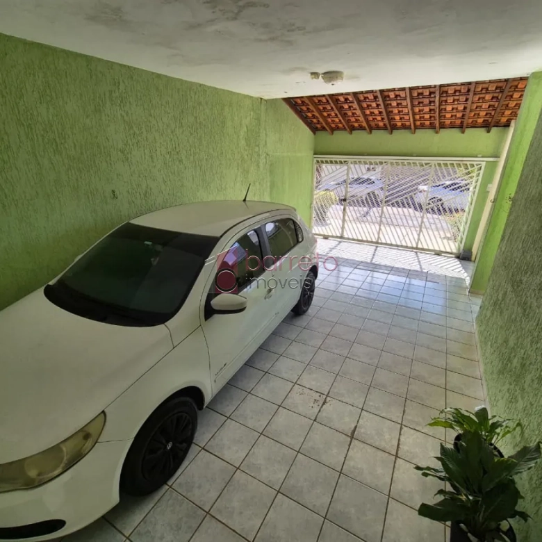 CASA COM EDÍCULA Á VENDA NA VILLA PROGRESSO EM JUNDIAÍ/SP
