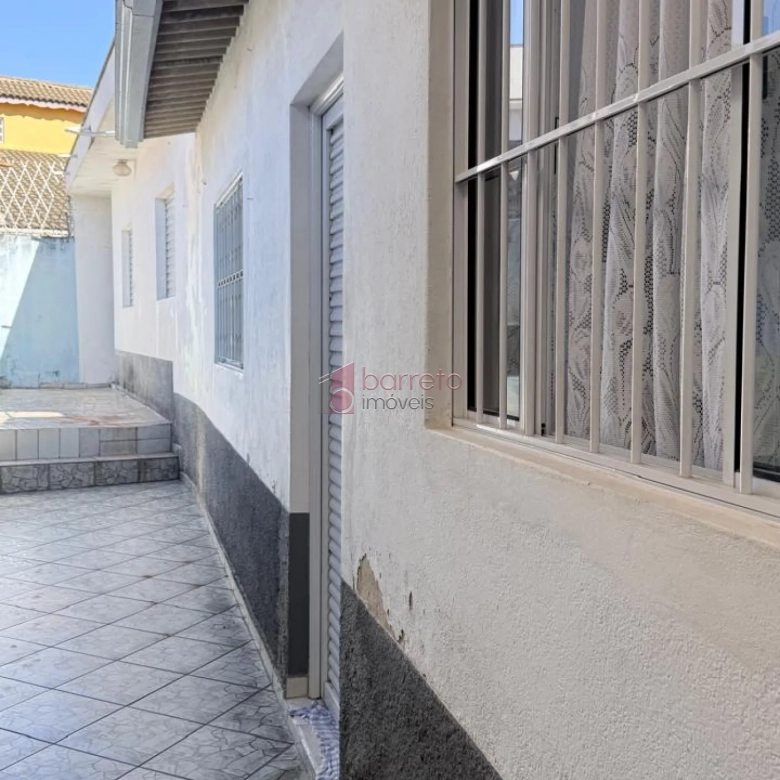 CASA COM EDÍCULA Á VENDA NA VILLA PROGRESSO EM JUNDIAÍ/SP