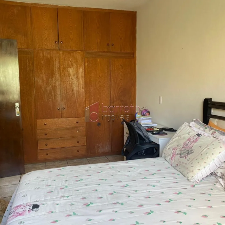 CASA TÉRREA COM EDÍCULA PARA VENDA NO BAIRRO VIANELO – JUNDIAÍ/SP