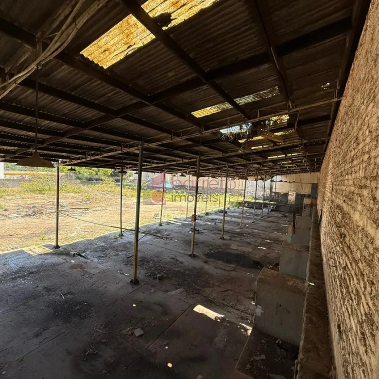 PRÉDIO COMERCIAL ESQUINA COM TERRENO À VENDA NO BAIRRO DO RETIRO EM JUNDIAÍ/SP