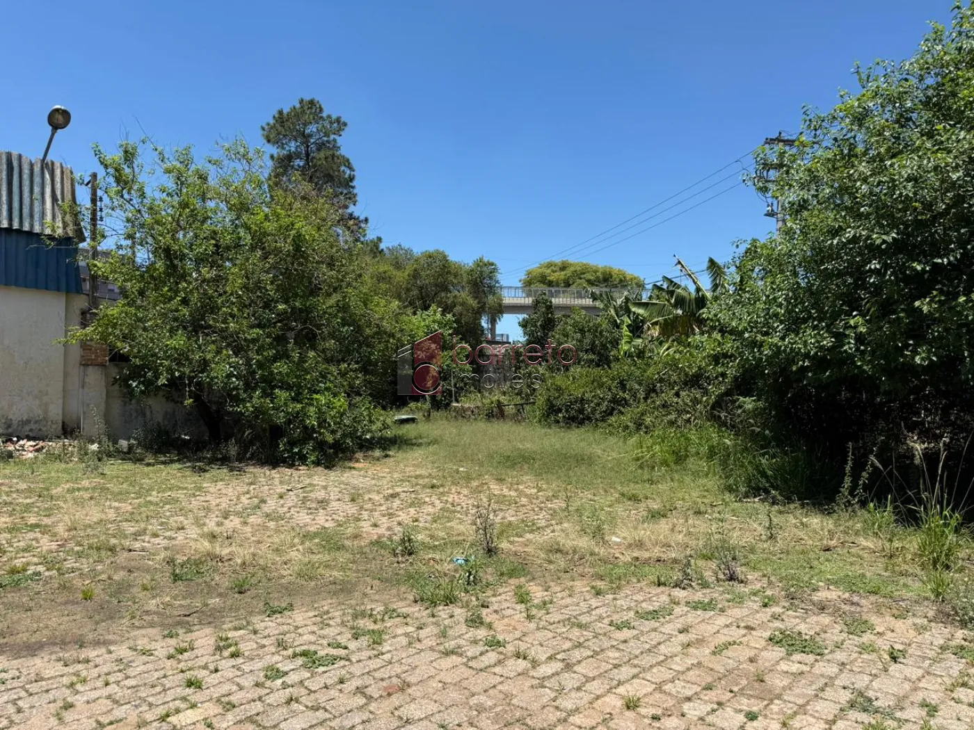 PRÉDIO COMERCIAL ESQUINA COM TERRENO À VENDA NO BAIRRO DO RETIRO EM JUNDIAÍ/SP
