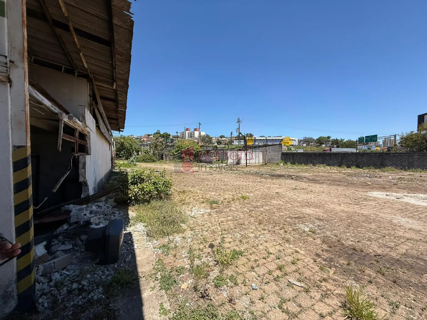 PRÉDIO COMERCIAL ESQUINA COM TERRENO À VENDA NO BAIRRO DO RETIRO EM JUNDIAÍ/SP