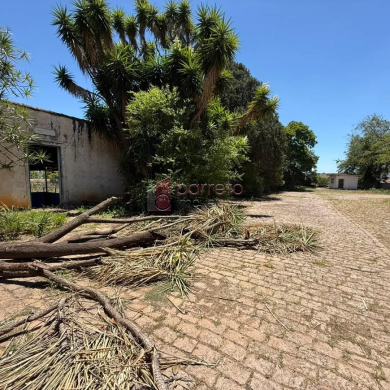 PRÉDIO COMERCIAL ESQUINA COM TERRENO À VENDA NO BAIRRO DO RETIRO EM JUNDIAÍ/SP