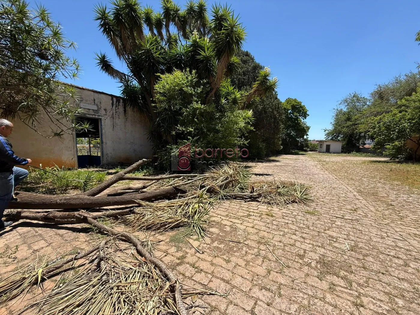 PRÉDIO COMERCIAL ESQUINA COM TERRENO À VENDA NO BAIRRO DO RETIRO EM JUNDIAÍ/SP