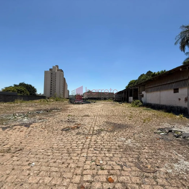 PRÉDIO COMERCIAL ESQUINA COM TERRENO À VENDA NO BAIRRO DO RETIRO EM JUNDIAÍ/SP