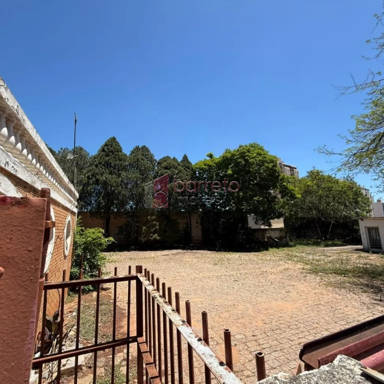 PRÉDIO COMERCIAL ESQUINA COM TERRENO À VENDA NO BAIRRO DO RETIRO EM JUNDIAÍ/SP