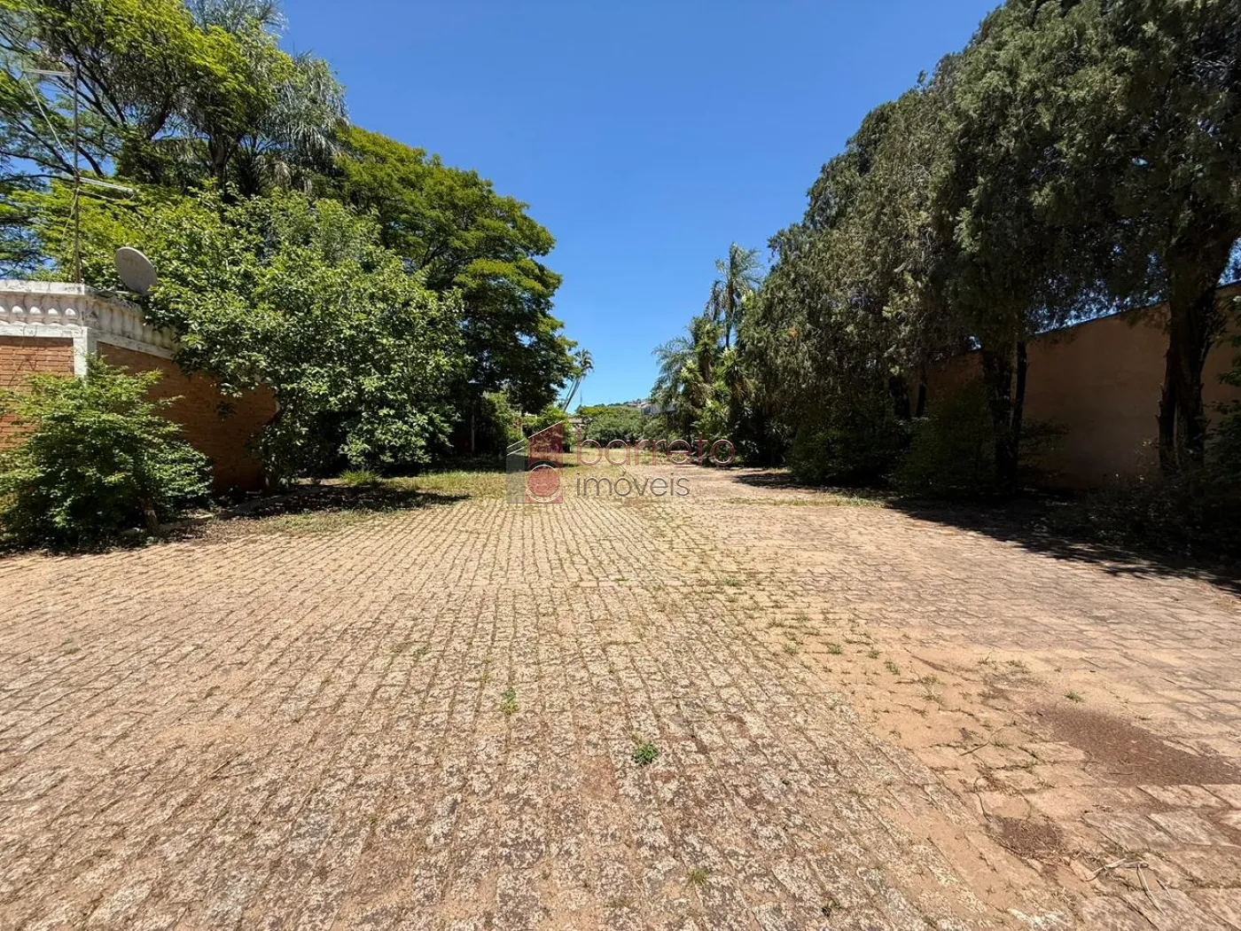PRÉDIO COMERCIAL ESQUINA COM TERRENO À VENDA NO BAIRRO DO RETIRO EM JUNDIAÍ/SP