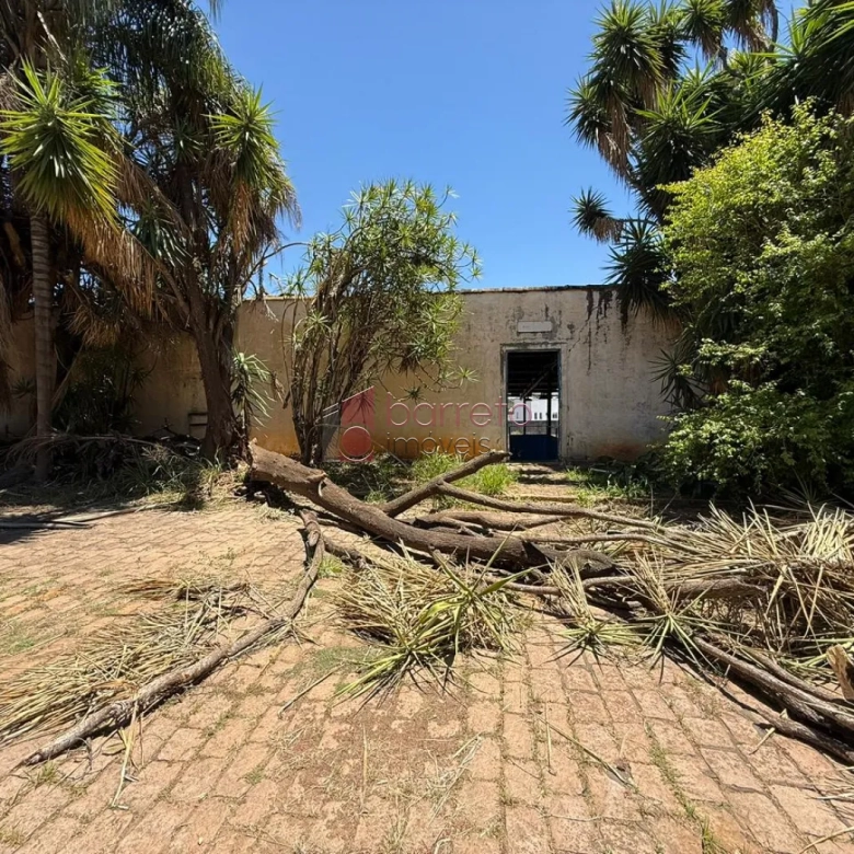 PRÉDIO COMERCIAL ESQUINA COM TERRENO À VENDA NO BAIRRO DO RETIRO EM JUNDIAÍ/SP