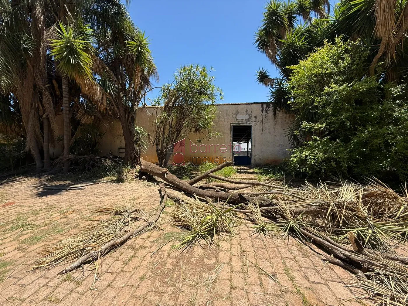 PRÉDIO COMERCIAL ESQUINA COM TERRENO À VENDA NO BAIRRO DO RETIRO EM JUNDIAÍ/SP