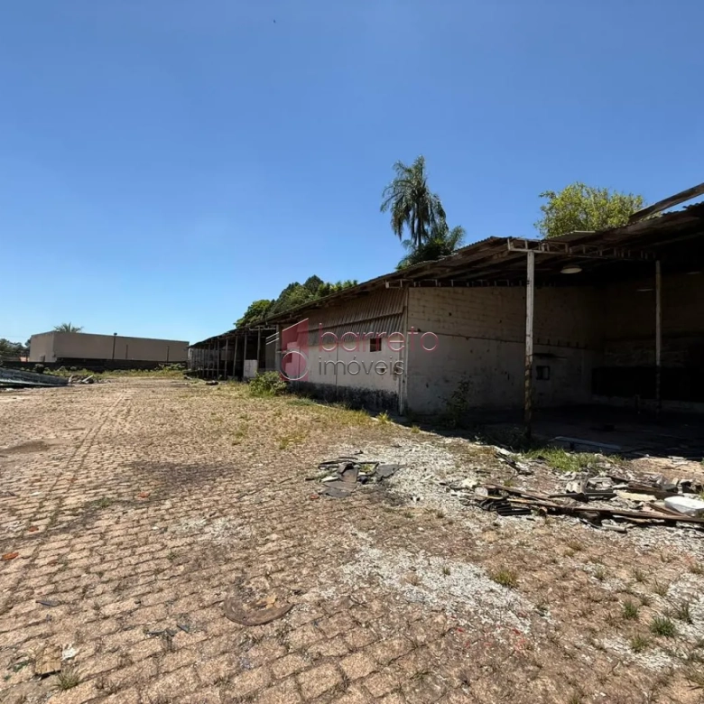 PRÉDIO COMERCIAL ESQUINA COM TERRENO À VENDA NO BAIRRO DO RETIRO EM JUNDIAÍ/SP