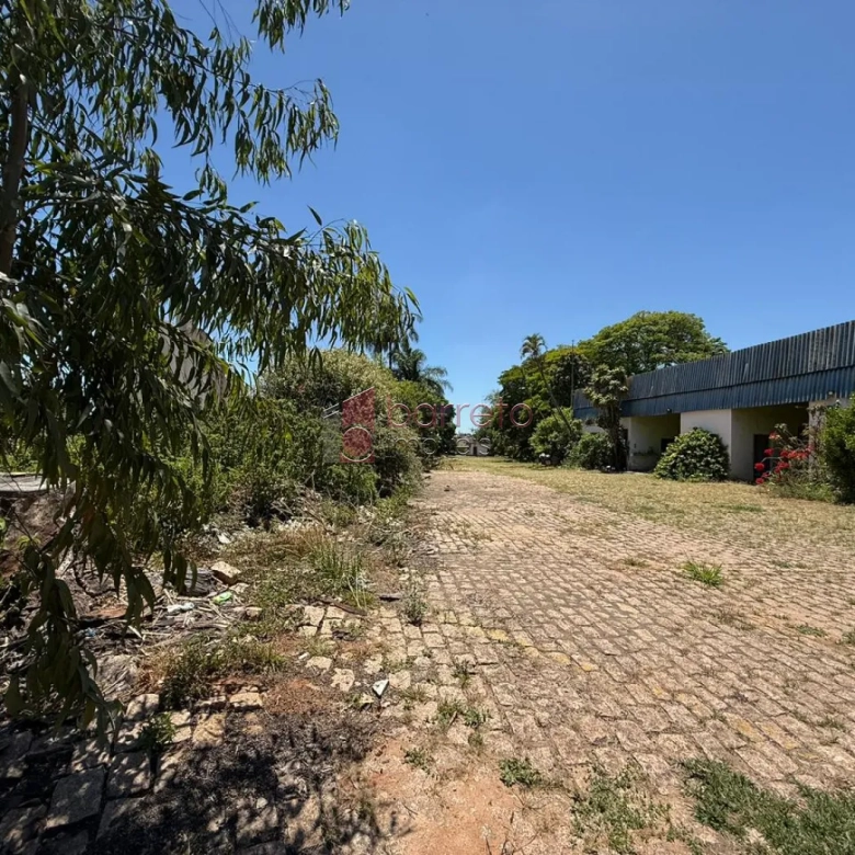 PRÉDIO COMERCIAL ESQUINA COM TERRENO À VENDA NO BAIRRO DO RETIRO EM JUNDIAÍ/SP