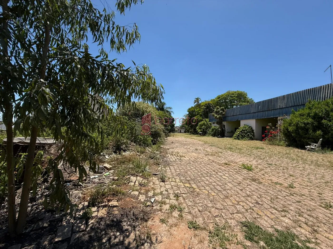 PRÉDIO COMERCIAL ESQUINA COM TERRENO À VENDA NO BAIRRO DO RETIRO EM JUNDIAÍ/SP