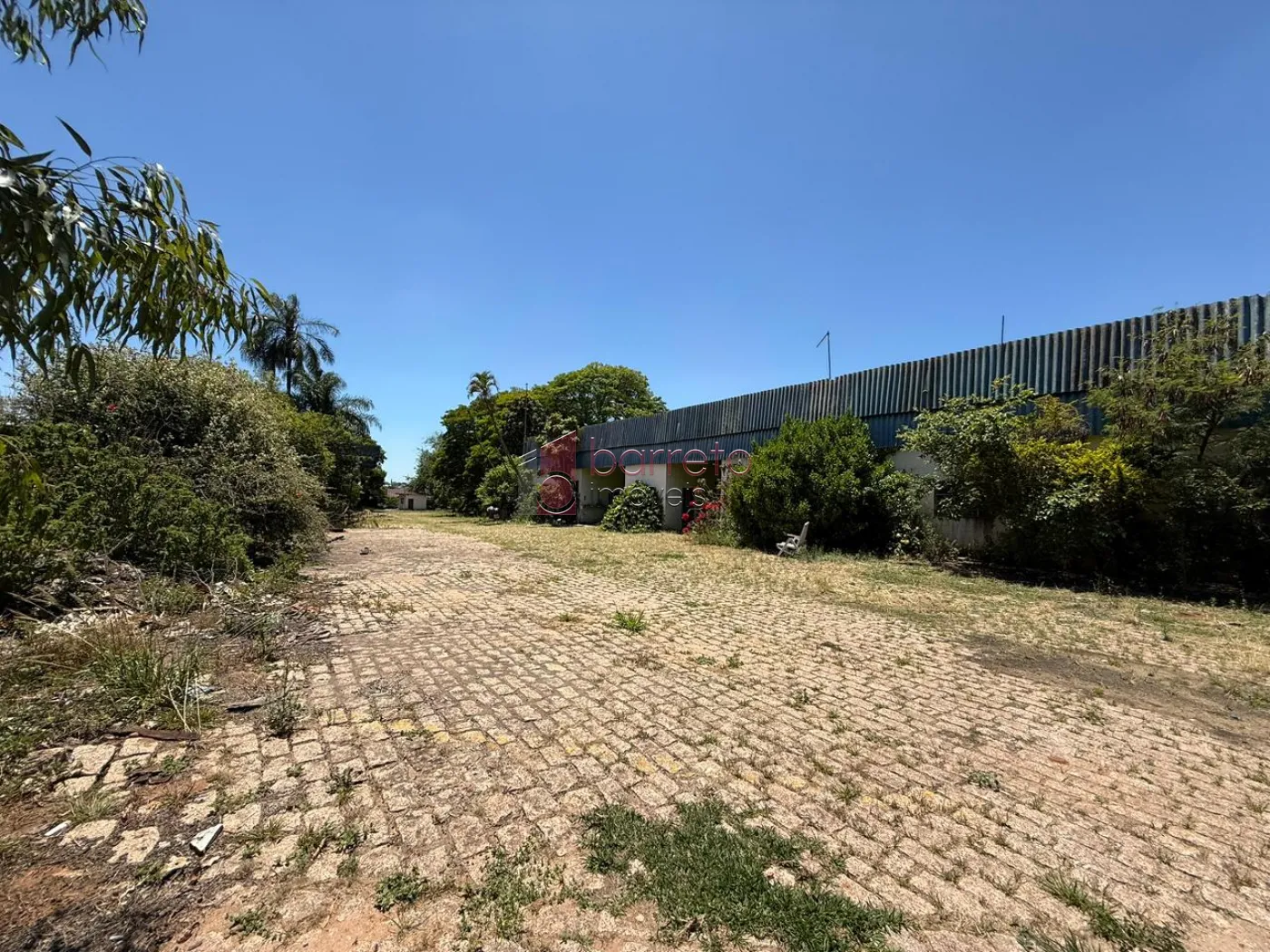 PRÉDIO COMERCIAL ESQUINA COM TERRENO À VENDA NO BAIRRO DO RETIRO EM JUNDIAÍ/SP