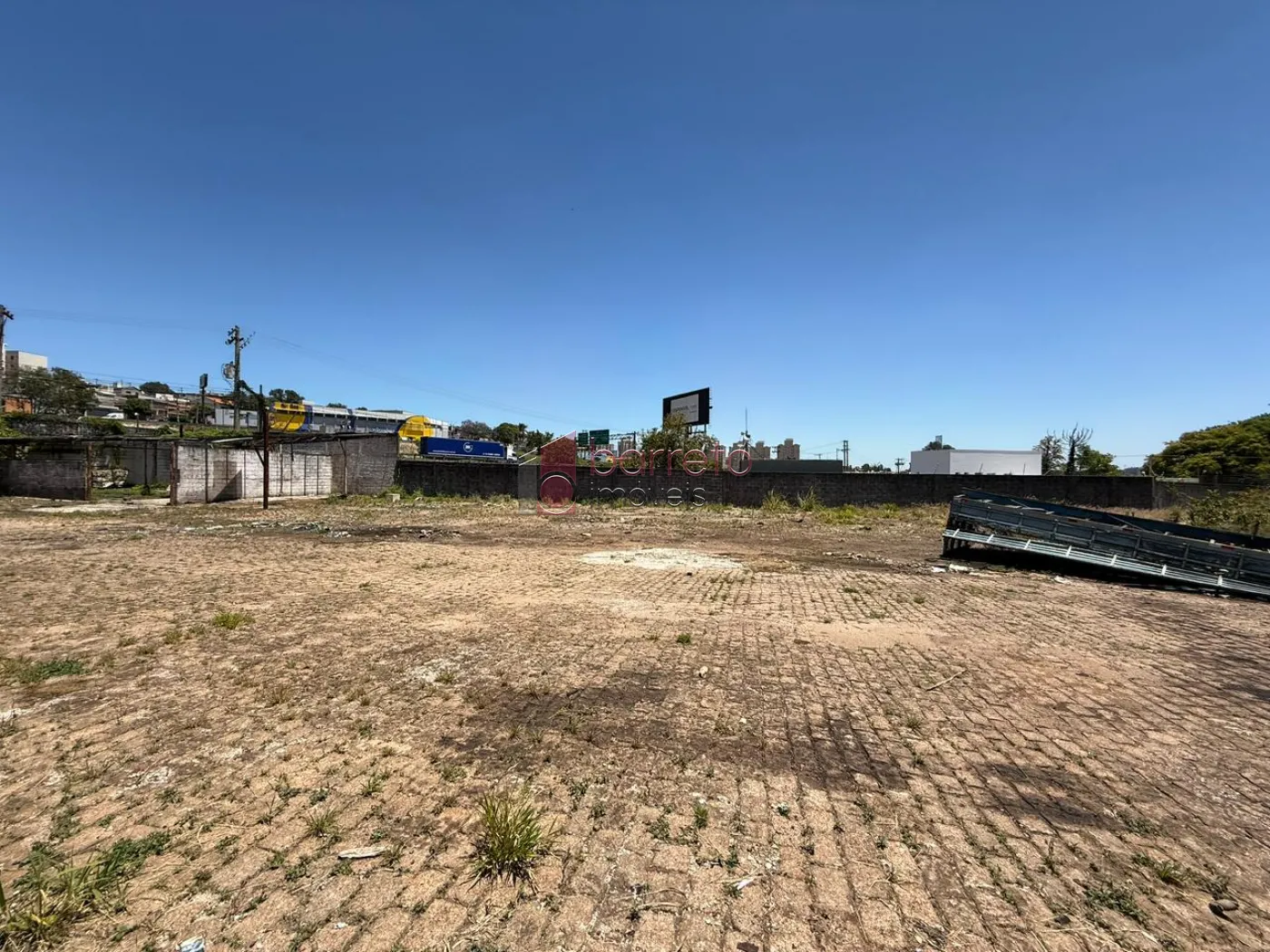 PRÉDIO COMERCIAL ESQUINA COM TERRENO À VENDA NO BAIRRO DO RETIRO EM JUNDIAÍ/SP