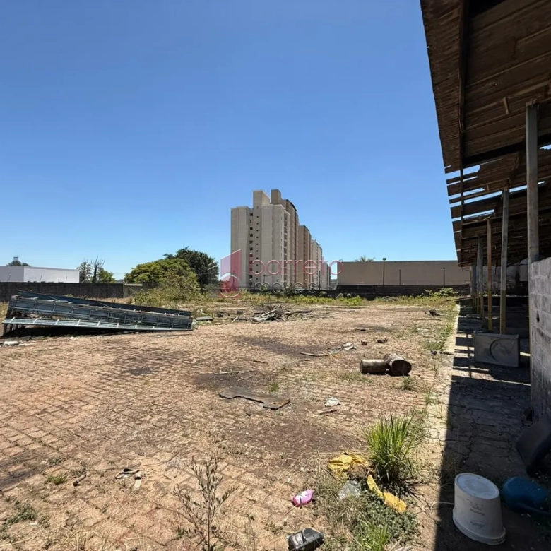 PRÉDIO COMERCIAL ESQUINA COM TERRENO À VENDA NO BAIRRO DO RETIRO EM JUNDIAÍ/SP