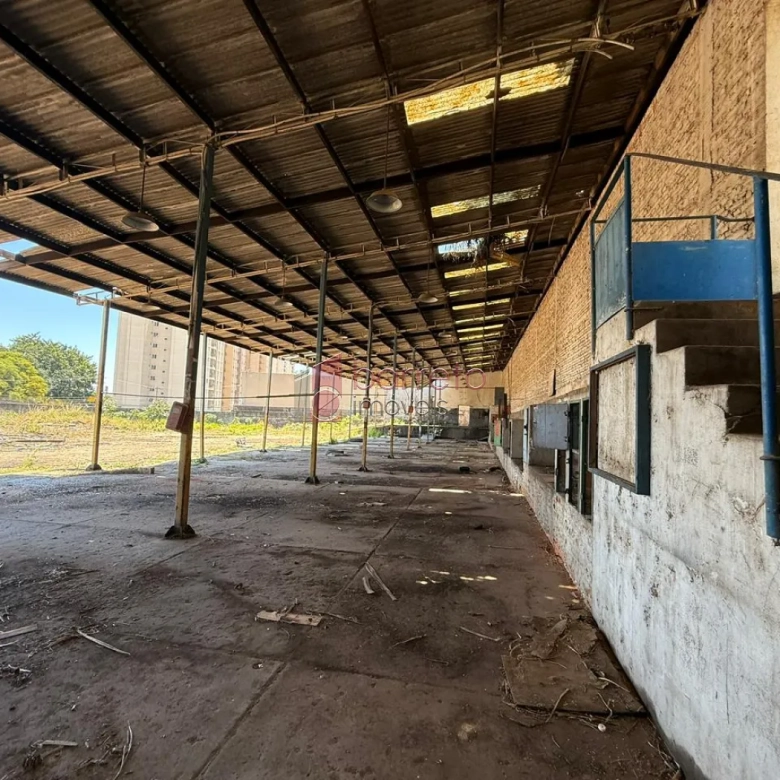 PRÉDIO COMERCIAL ESQUINA COM TERRENO À VENDA NO BAIRRO DO RETIRO EM JUNDIAÍ/SP
