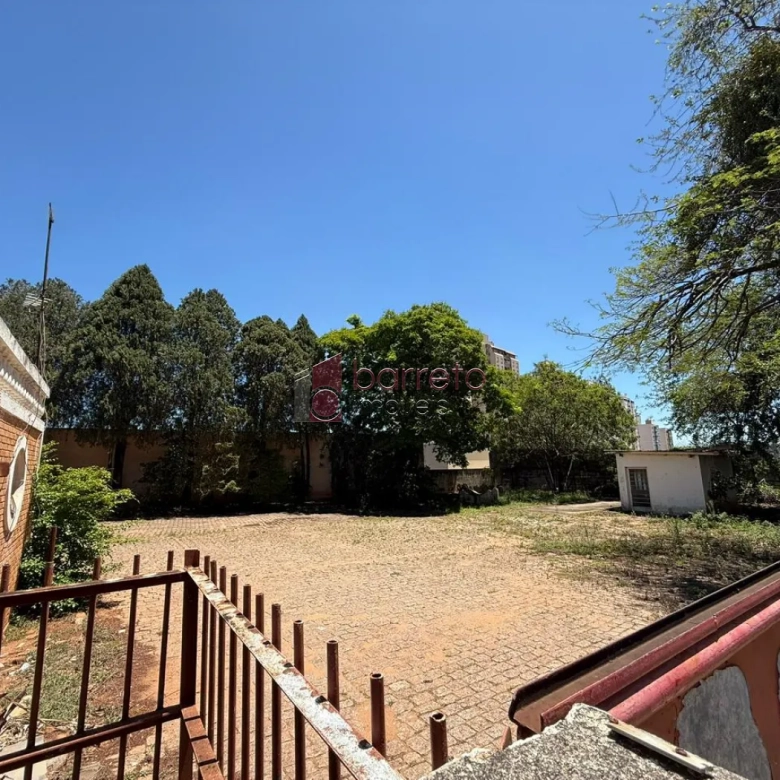 PRÉDIO COMERCIAL ESQUINA COM TERRENO À VENDA NO BAIRRO DO RETIRO EM JUNDIAÍ/SP