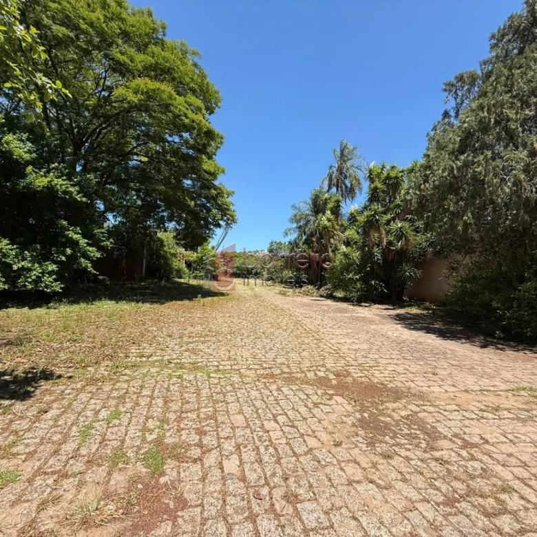 PRÉDIO COMERCIAL ESQUINA COM TERRENO À VENDA NO BAIRRO DO RETIRO EM JUNDIAÍ/SP