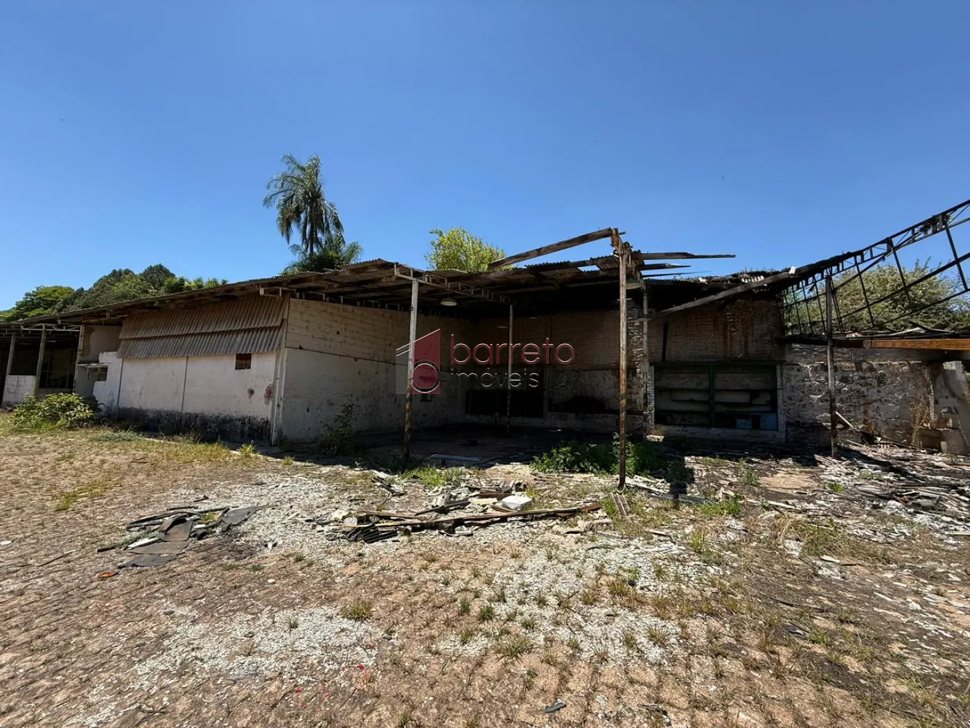 PRÉDIO COMERCIAL ESQUINA COM TERRENO À VENDA NO BAIRRO DO RETIRO EM JUNDIAÍ/SP