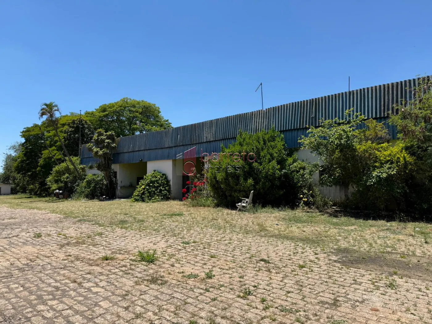 PRÉDIO COMERCIAL ESQUINA COM TERRENO À VENDA NO BAIRRO DO RETIRO EM JUNDIAÍ/SP
