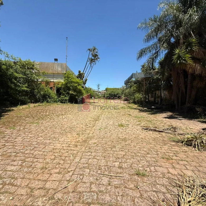 PRÉDIO COMERCIAL ESQUINA COM TERRENO À VENDA NO BAIRRO DO RETIRO EM JUNDIAÍ/SP