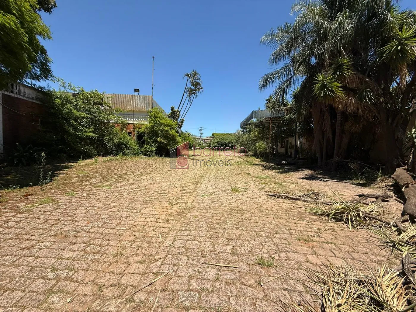 PRÉDIO COMERCIAL ESQUINA COM TERRENO À VENDA NO BAIRRO DO RETIRO EM JUNDIAÍ/SP