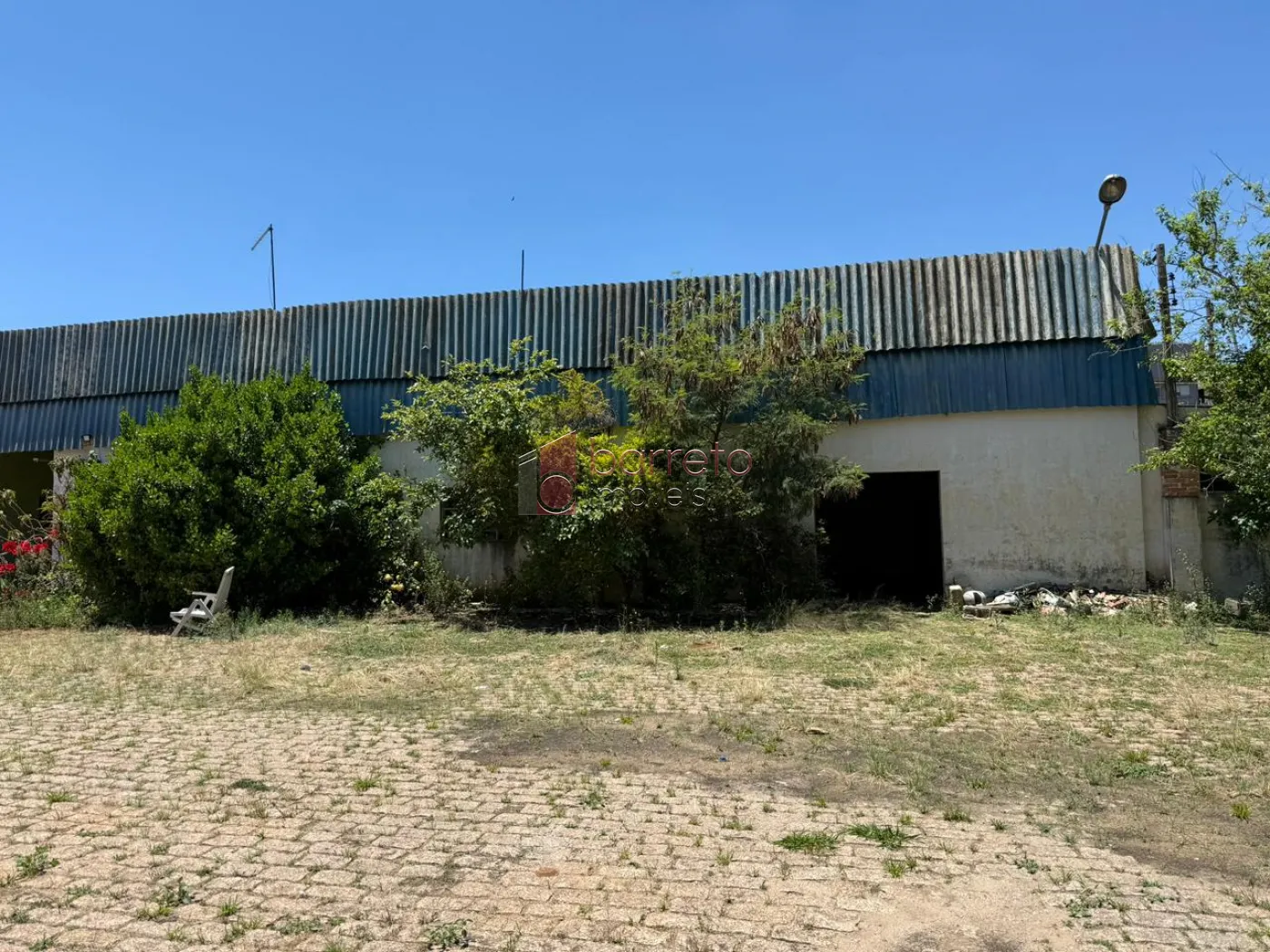 PRÉDIO COMERCIAL ESQUINA COM TERRENO À VENDA NO BAIRRO DO RETIRO EM JUNDIAÍ/SP