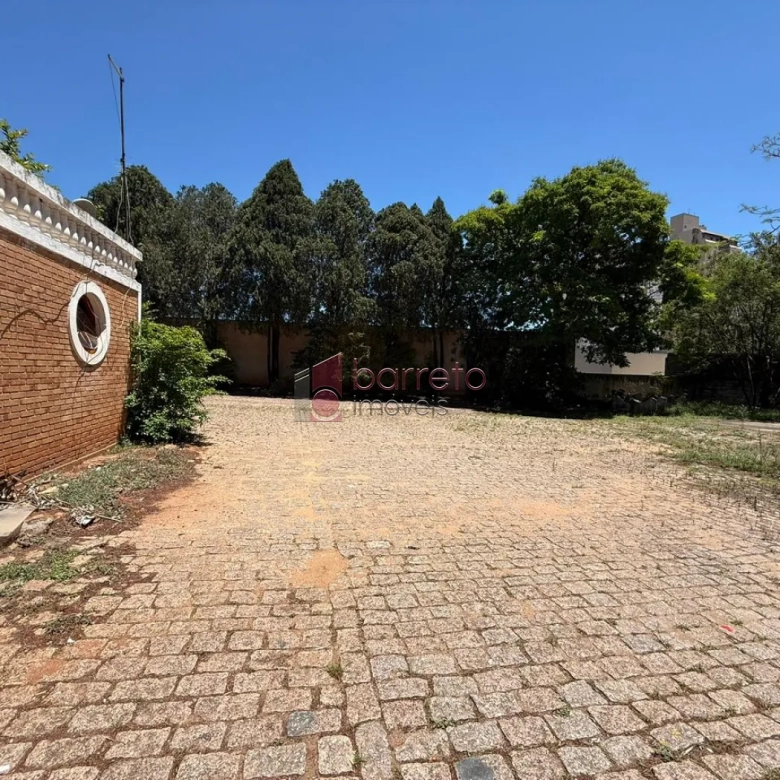 PRÉDIO COMERCIAL ESQUINA COM TERRENO À VENDA NO BAIRRO DO RETIRO EM JUNDIAÍ/SP