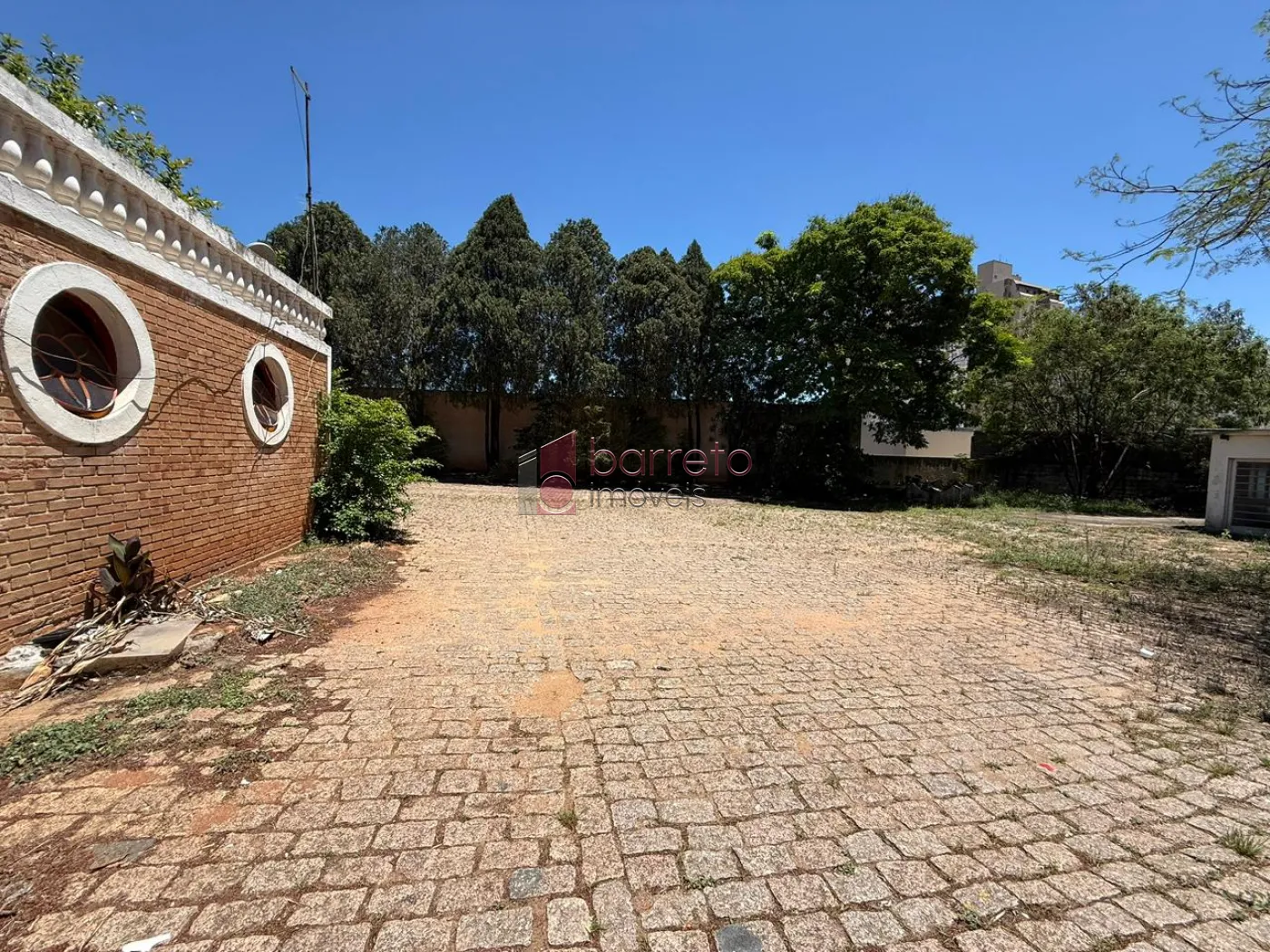 PRÉDIO COMERCIAL ESQUINA COM TERRENO À VENDA NO BAIRRO DO RETIRO EM JUNDIAÍ/SP