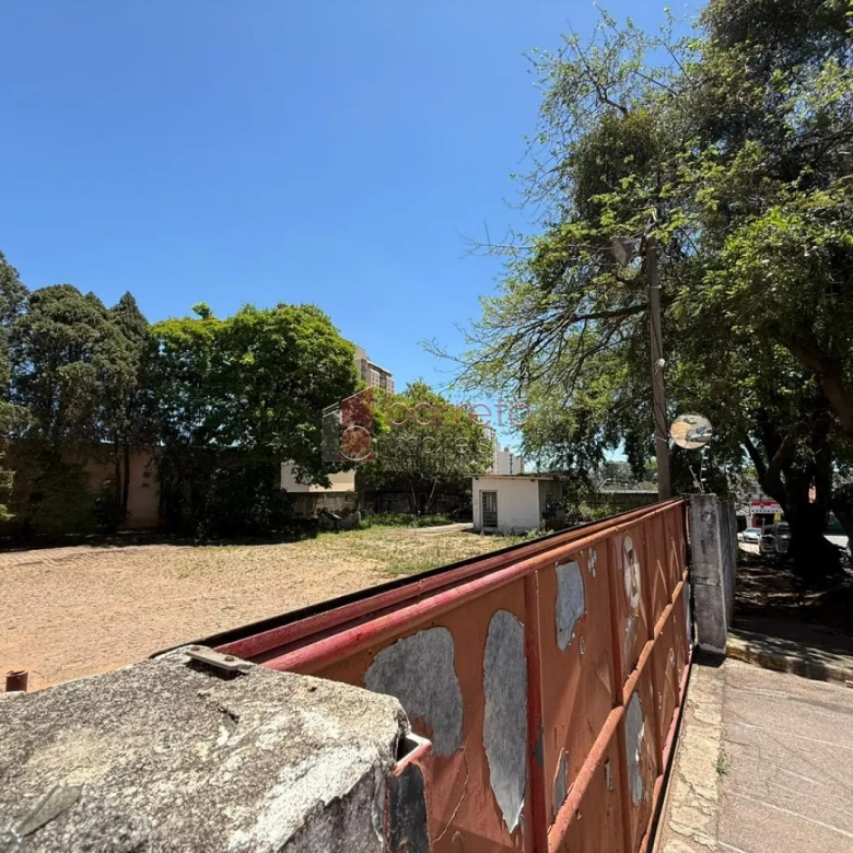PRÉDIO COMERCIAL ESQUINA COM TERRENO À VENDA NO BAIRRO DO RETIRO EM JUNDIAÍ/SP