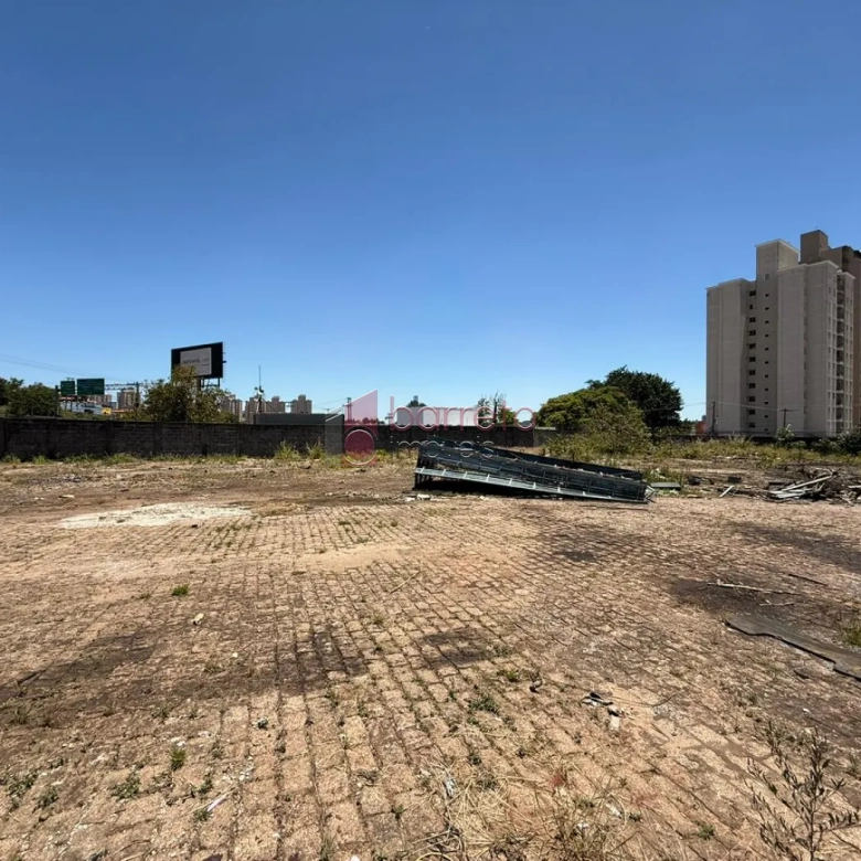 PRÉDIO COMERCIAL ESQUINA COM TERRENO À VENDA NO BAIRRO DO RETIRO EM JUNDIAÍ/SP