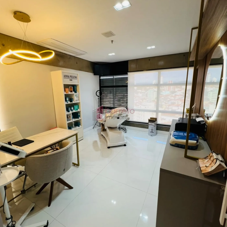 SALA COMERCIAL COM AREA COMUM COMPARTILHADA COM SALA 2 MOBILIADA PARA LOCAÇÃO NO CONDOMÍNIO NINO PLAZA – JUNDIAÍ/SP