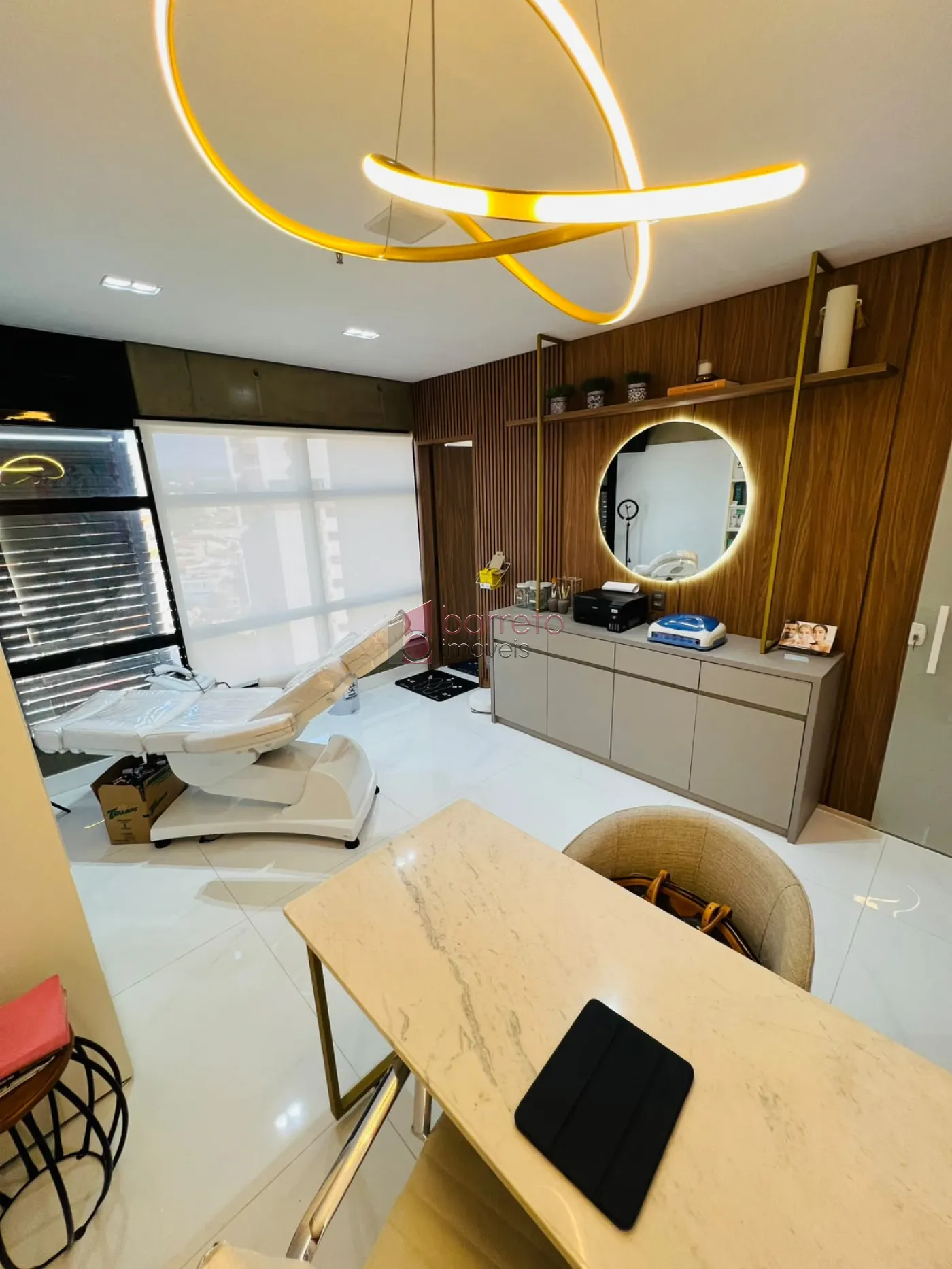 SALA COMERCIAL COM AREA COMUM COMPARTILHADA COM SALA 2 MOBILIADA PARA LOCAÇÃO NO CONDOMÍNIO NINO PLAZA – JUNDIAÍ/SP