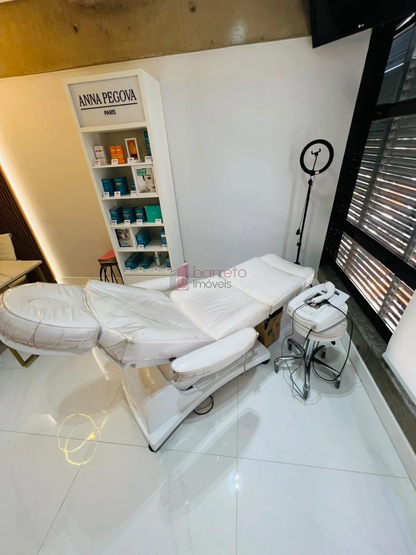SALA COMERCIAL COM AREA COMUM COMPARTILHADA COM SALA 2 MOBILIADA PARA LOCAÇÃO NO CONDOMÍNIO NINO PLAZA – JUNDIAÍ/SP