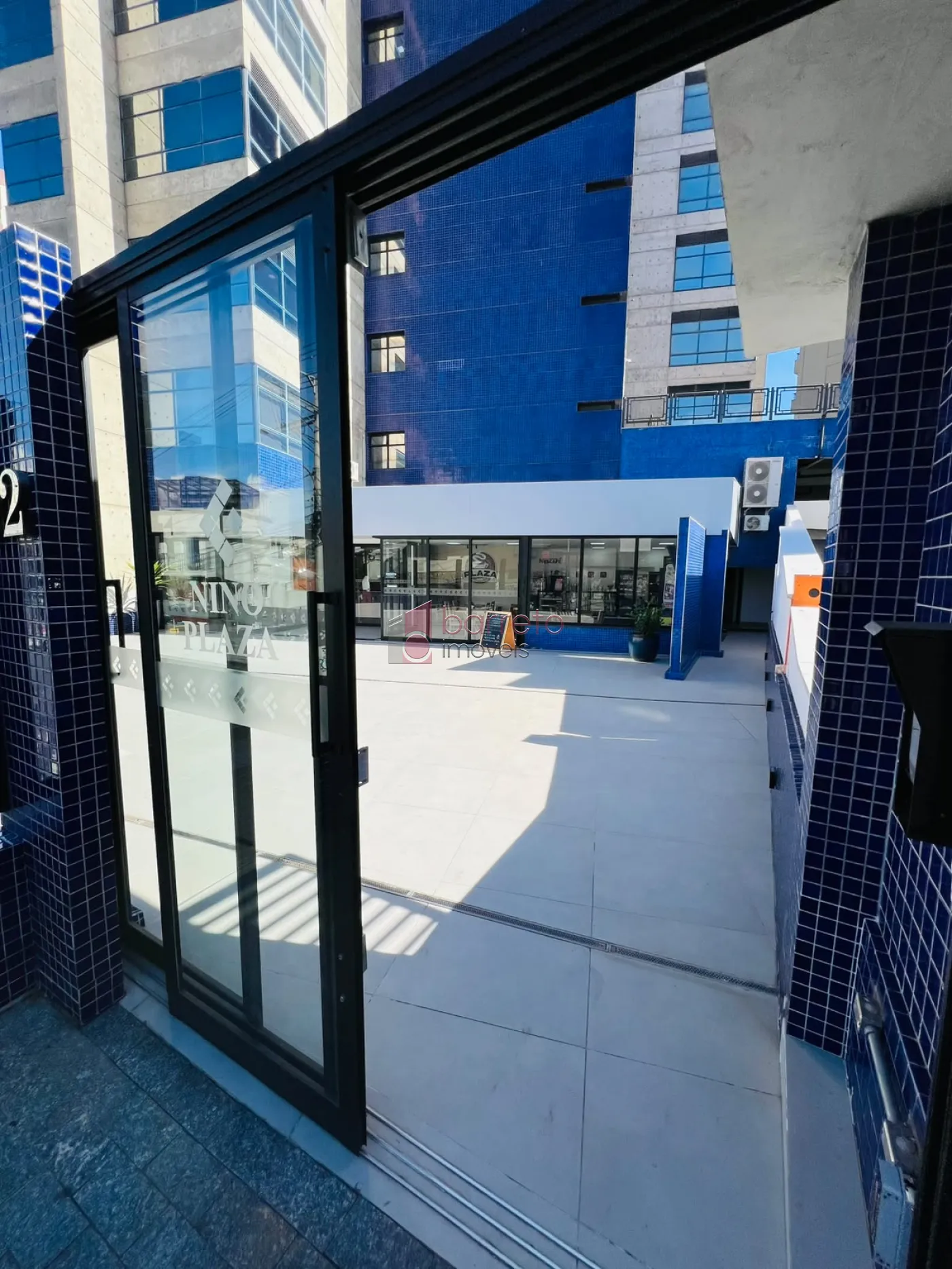 SALA COMERCIAL COM AREA COMUM COMPARTILHADA COM SALA 2 MOBILIADA PARA LOCAÇÃO NO CONDOMÍNIO NINO PLAZA – JUNDIAÍ/SP