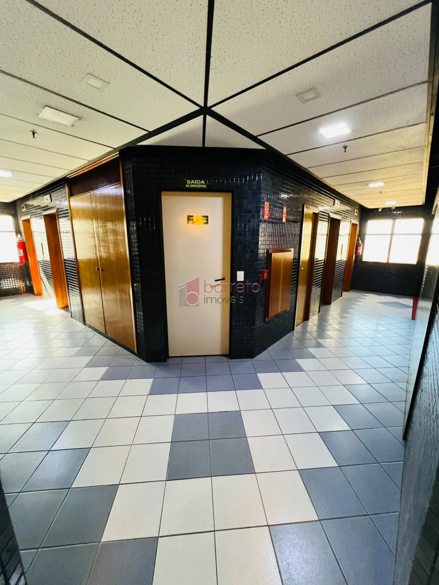 SALA COMERCIAL COM AREA COMUM COMPARTILHADA COM SALA 2 MOBILIADA PARA LOCAÇÃO NO CONDOMÍNIO NINO PLAZA – JUNDIAÍ/SP