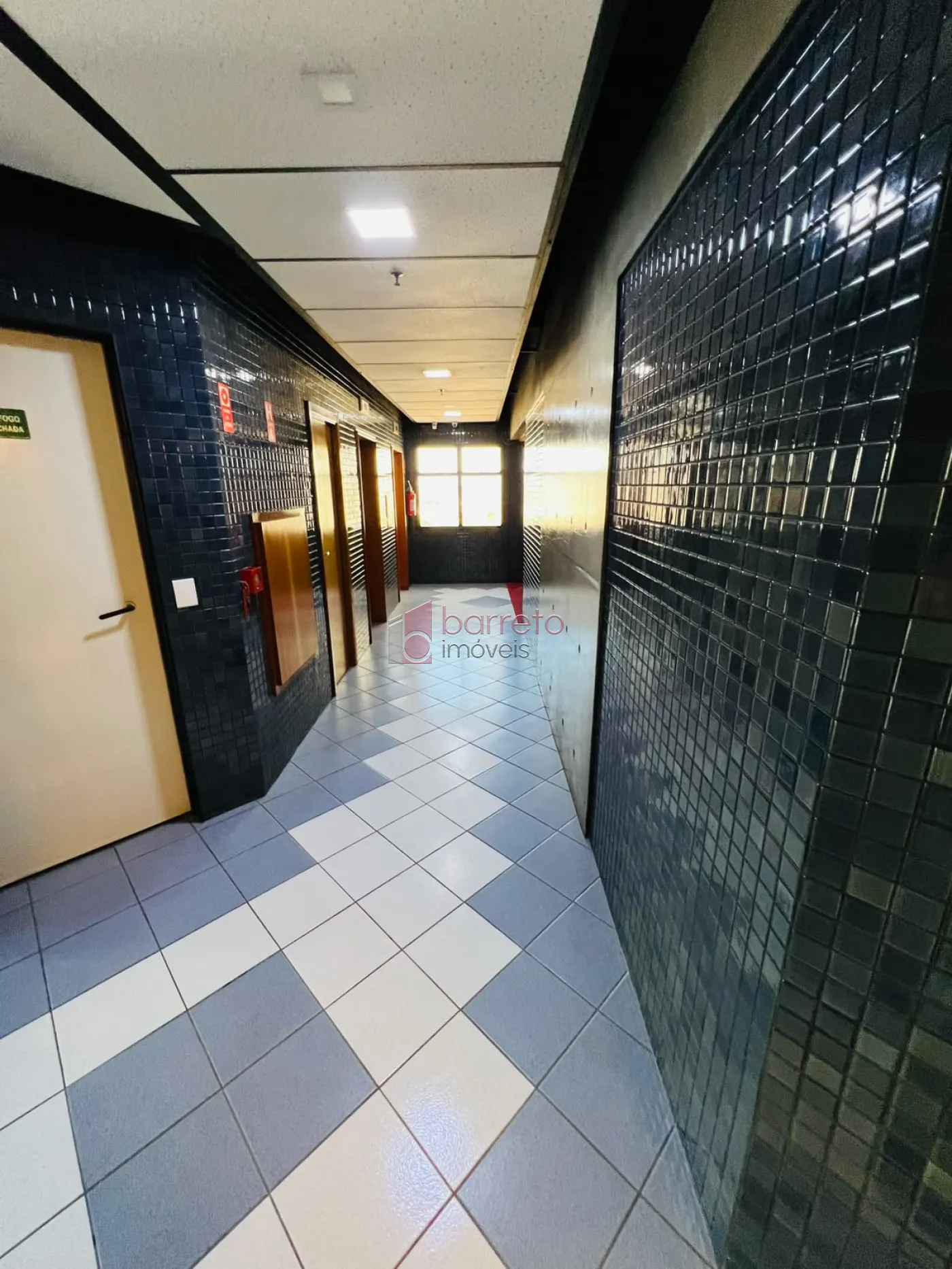 SALA COMERCIAL COM AREA COMUM COMPARTILHADA COM SALA 2 MOBILIADA PARA LOCAÇÃO NO CONDOMÍNIO NINO PLAZA – JUNDIAÍ/SP