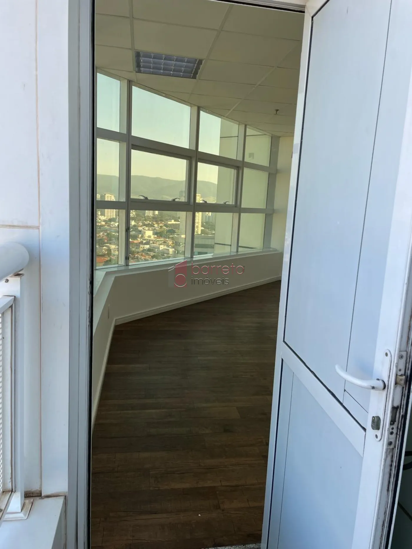 SALA COMERCIAL À VENDA NO CONDOMÍNIO GOLDEN OFFICE – JUNDIAÍ/SP