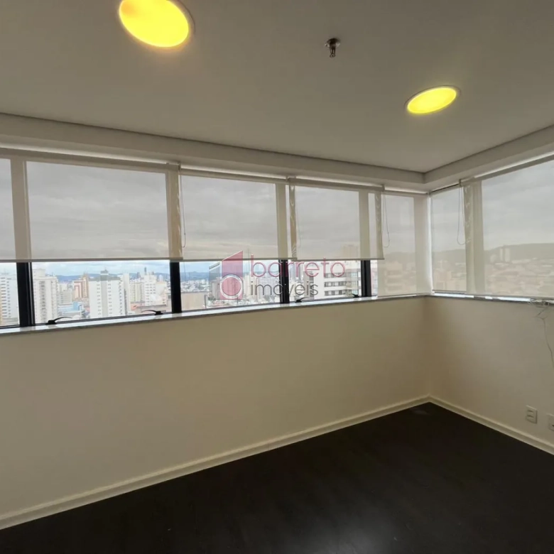 SALA COMERCIAL À VENDA NO CONDOMÍNIO UFFIZI – JUNDIAÍ/SP