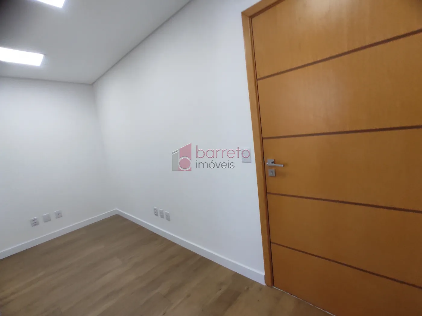 SALA COMERCIAL PARA LOCAÇÃO NO CONDOMÍNIO UFFIZI MEDICAL & BUSINESS CENTER NO CENTRO – JUNDIAÍ/SP