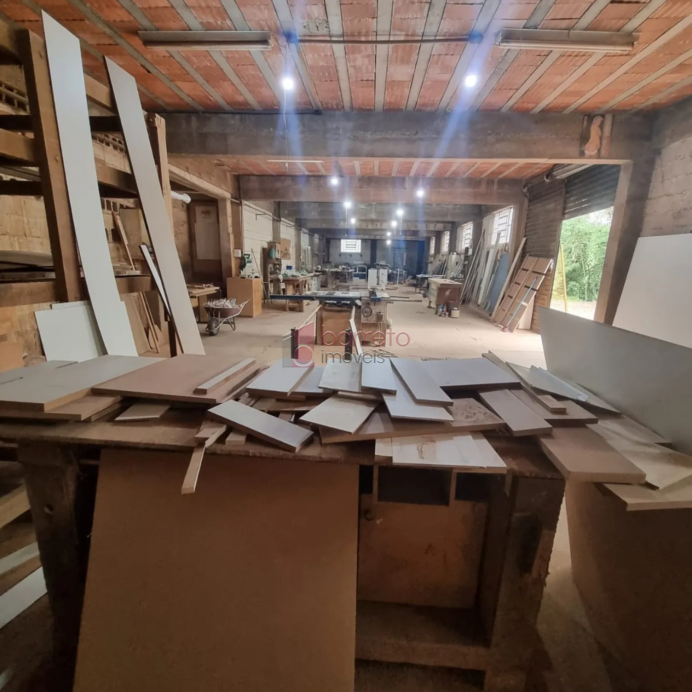 SALÃO COMERCIAL À VENDA NAS IMEDIAÇÕES DO BAIRRO ENGORDADOURO – JUNDIAÍ/SP
